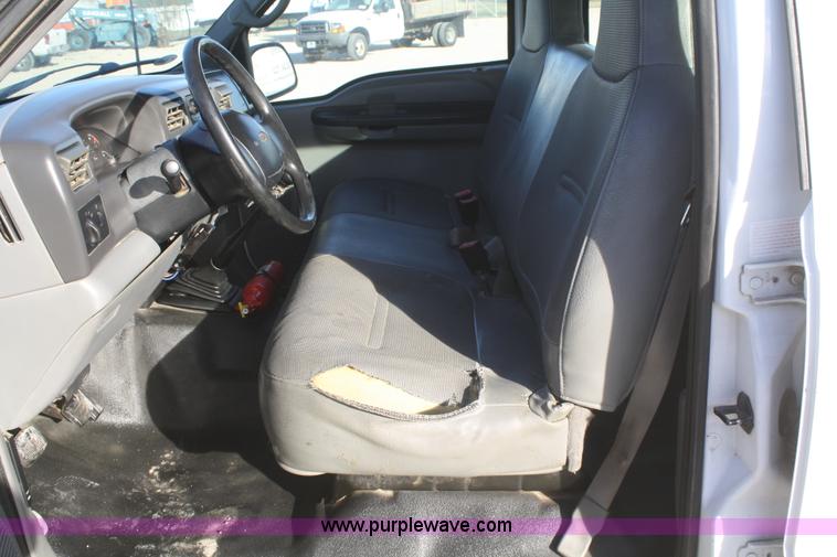 image for item D4716 2002 Ford F250 Super Duty XL pickup truck