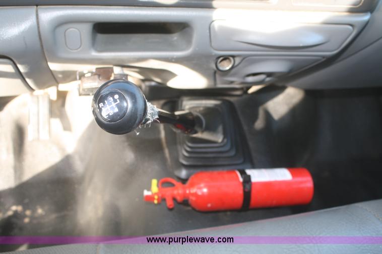 image for item D4716 2002 Ford F250 Super Duty XL pickup truck