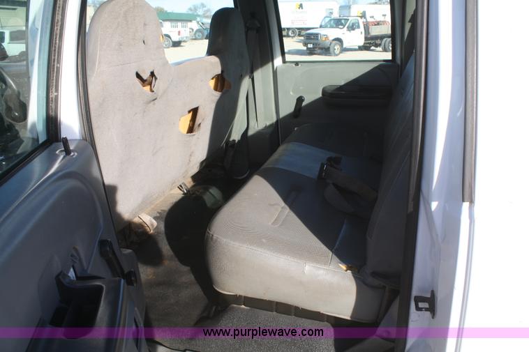 image for item D4716 2002 Ford F250 Super Duty XL pickup truck