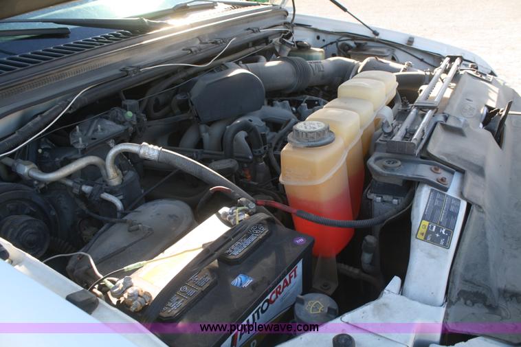 image for item D4716 2002 Ford F250 Super Duty XL pickup truck