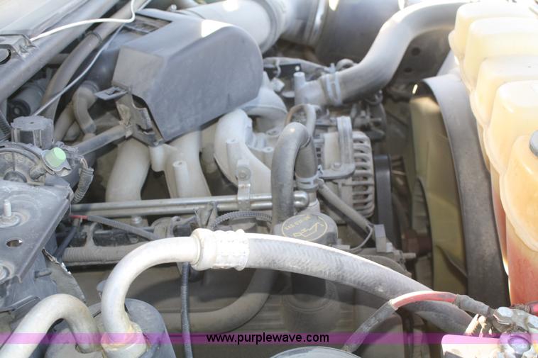 image for item D4716 2002 Ford F250 Super Duty XL pickup truck