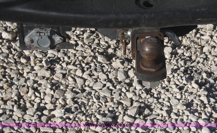 image for item D4716 2002 Ford F250 Super Duty XL pickup truck