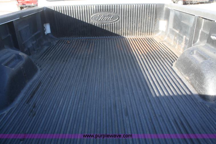 image for item D4716 2002 Ford F250 Super Duty XL pickup truck