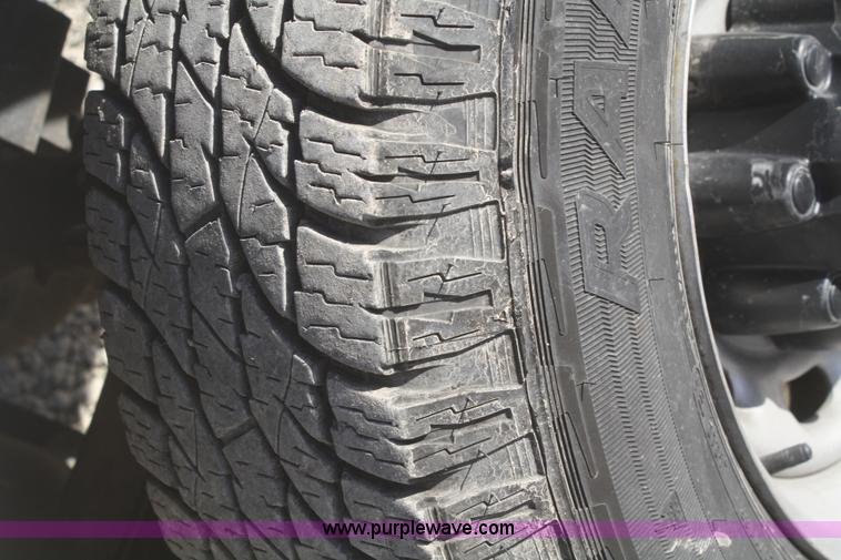 image for item D4716 2002 Ford F250 Super Duty XL pickup truck