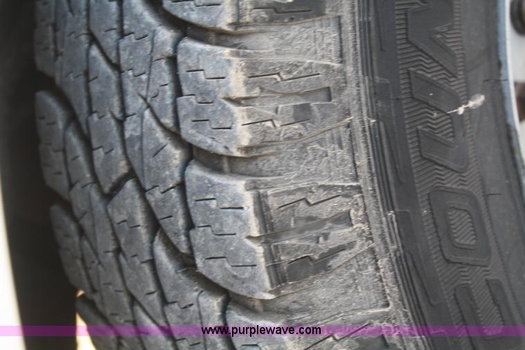 image for item D4716 2002 Ford F250 Super Duty XL pickup truck