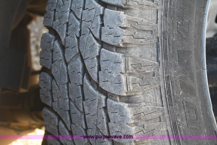 image for item D4716 2002 Ford F250 Super Duty XL pickup truck