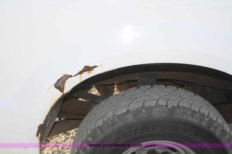 image for item D4716 2002 Ford F250 Super Duty XL pickup truck