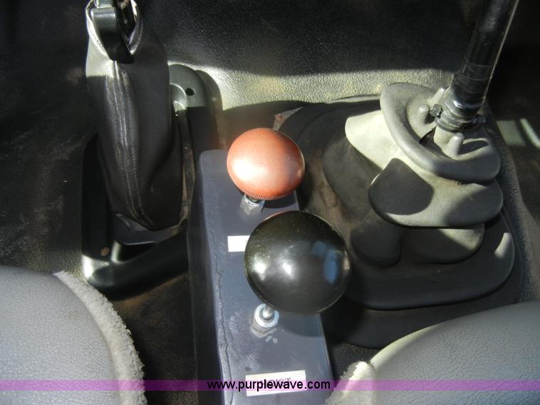 image for item D4717 2004 Ford F650 XL Super Duty dump truck