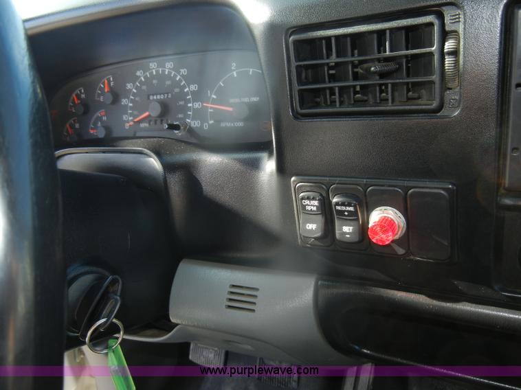 image for item D4717 2004 Ford F650 XL Super Duty dump truck