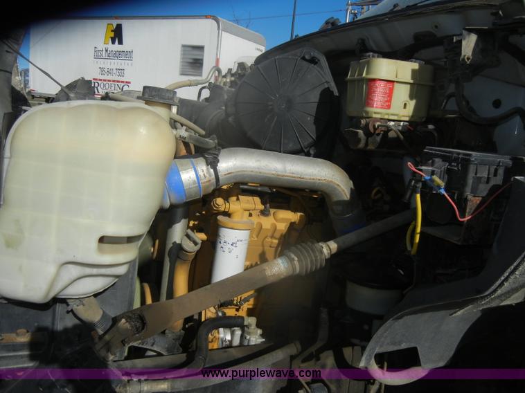 image for item D4717 2004 Ford F650 XL Super Duty dump truck