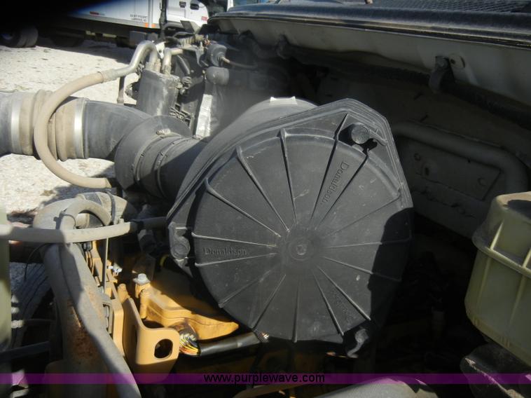 image for item D4717 2004 Ford F650 XL Super Duty dump truck