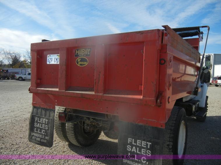 image for item D4717 2004 Ford F650 XL Super Duty dump truck
