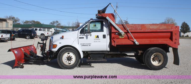 image for item D4718 2004 Ford F650 XL Super Duty dump truck