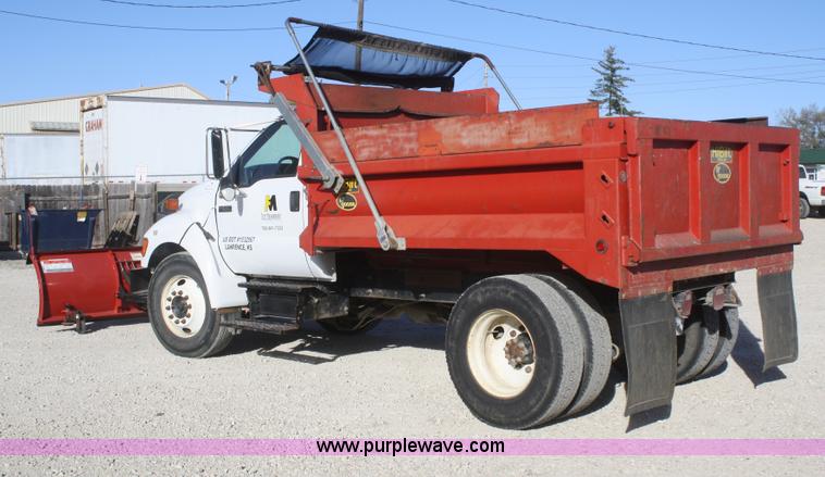image for item D4718 2004 Ford F650 XL Super Duty dump truck
