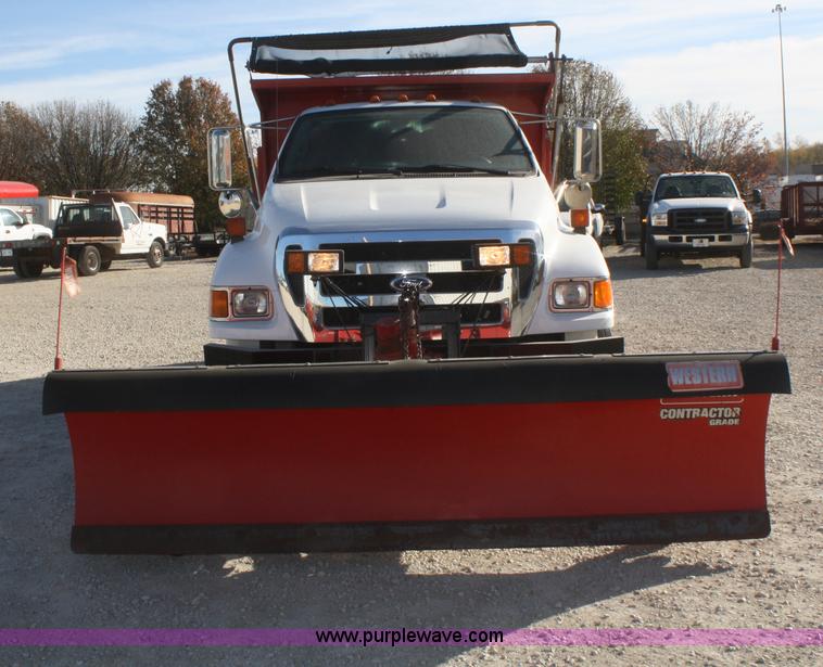 image for item D4718 2004 Ford F650 XL Super Duty dump truck