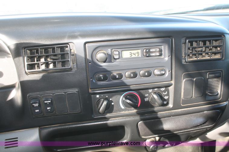 image for item D4718 2004 Ford F650 XL Super Duty dump truck