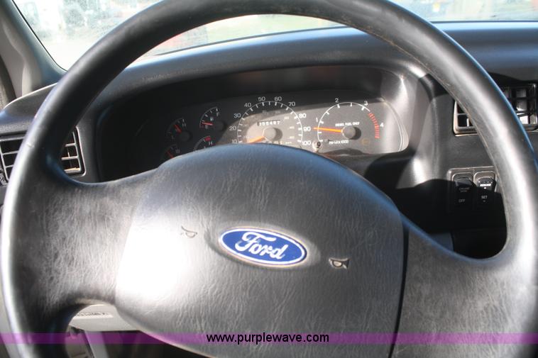 image for item D4718 2004 Ford F650 XL Super Duty dump truck