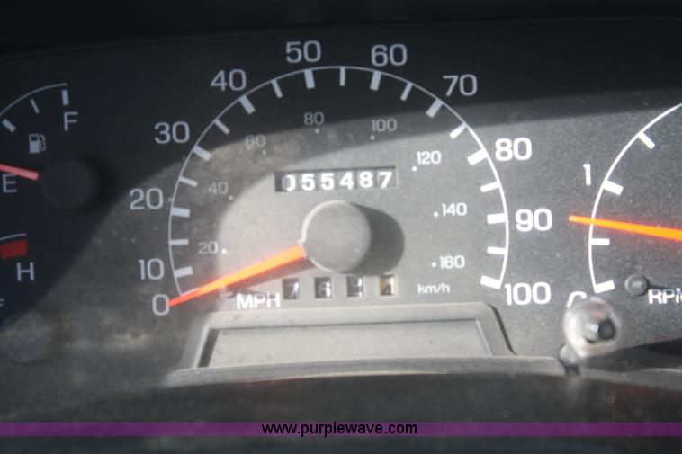 image for item D4718 2004 Ford F650 XL Super Duty dump truck