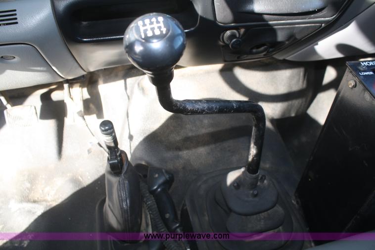 image for item D4718 2004 Ford F650 XL Super Duty dump truck