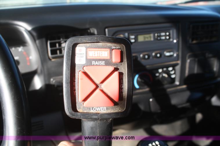 image for item D4718 2004 Ford F650 XL Super Duty dump truck