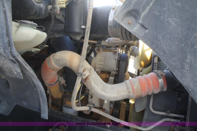 image for item D4718 2004 Ford F650 XL Super Duty dump truck