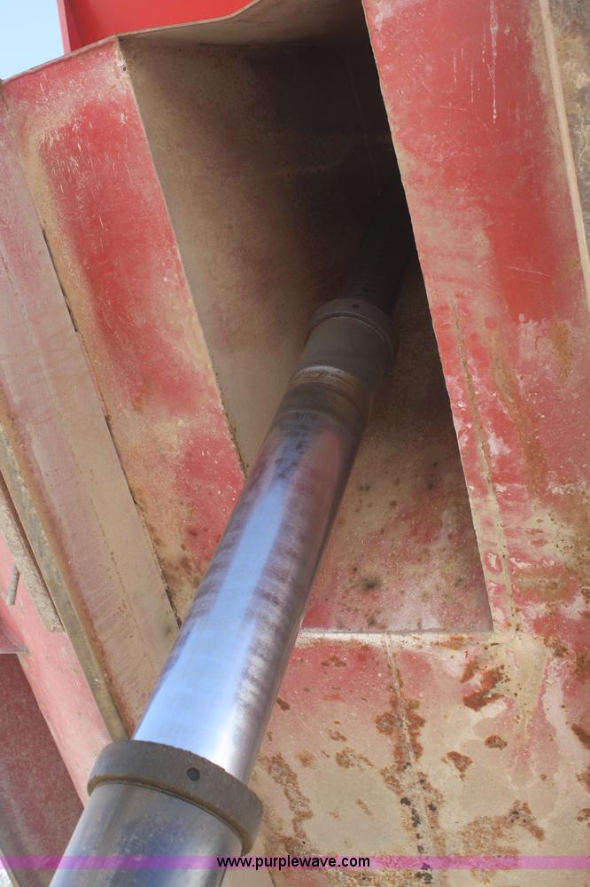 image for item D4718 2004 Ford F650 XL Super Duty dump truck