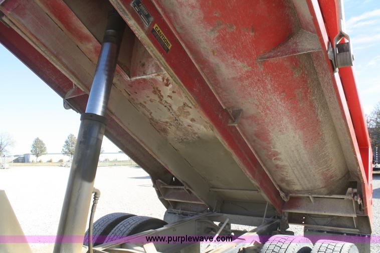 image for item D4718 2004 Ford F650 XL Super Duty dump truck