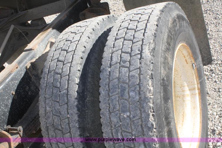 image for item D4718 2004 Ford F650 XL Super Duty dump truck