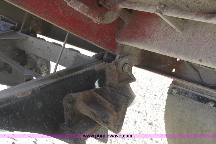 image for item D4718 2004 Ford F650 XL Super Duty dump truck