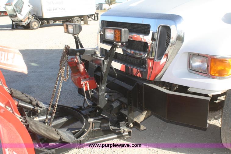 image for item D4718 2004 Ford F650 XL Super Duty dump truck