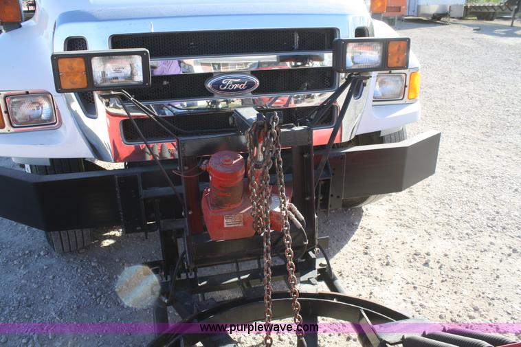 image for item D4718 2004 Ford F650 XL Super Duty dump truck