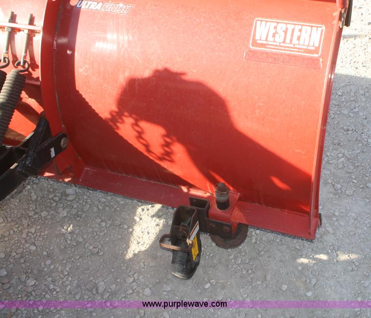 image for item D4718 2004 Ford F650 XL Super Duty dump truck