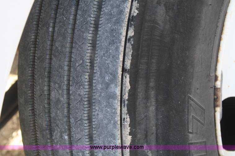 image for item D4718 2004 Ford F650 XL Super Duty dump truck