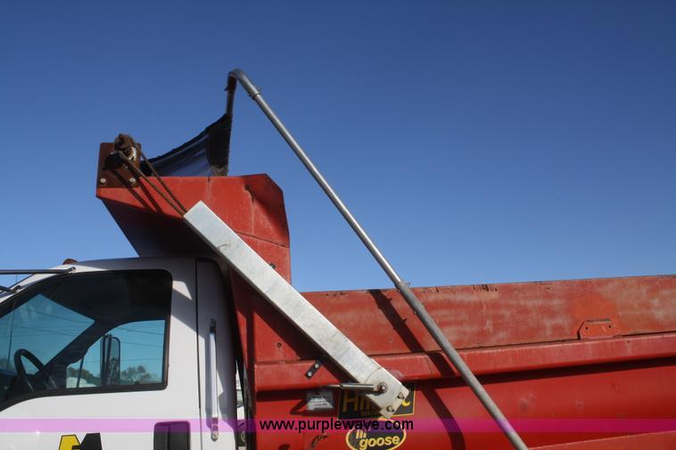 image for item D4718 2004 Ford F650 XL Super Duty dump truck