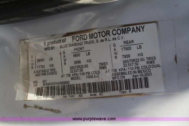 image for item D4718 2004 Ford F650 XL Super Duty dump truck