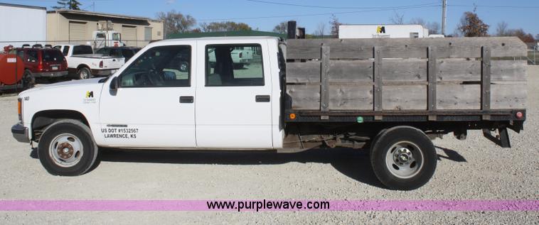 image for item D4719 2000 Chevrolet C3500 Crew Cab flatbed pickup truck