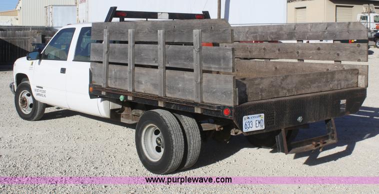 image for item D4719 2000 Chevrolet C3500 Crew Cab flatbed pickup truck