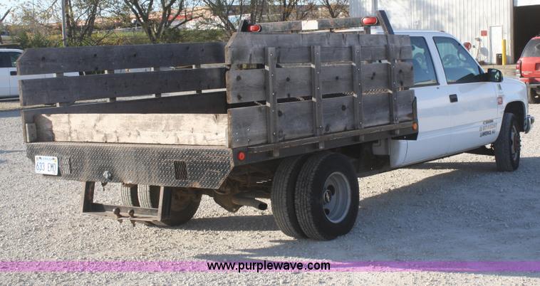 image for item D4719 2000 Chevrolet C3500 Crew Cab flatbed pickup truck