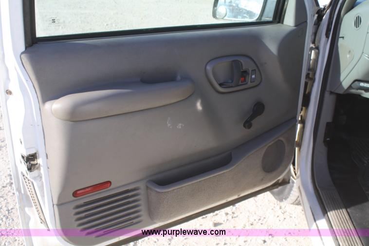 image for item D4719 2000 Chevrolet C3500 Crew Cab flatbed pickup truck