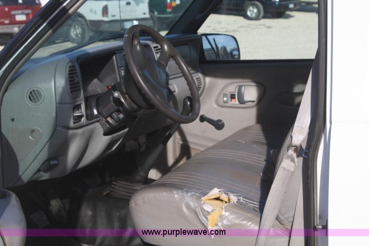 image for item D4719 2000 Chevrolet C3500 Crew Cab flatbed pickup truck