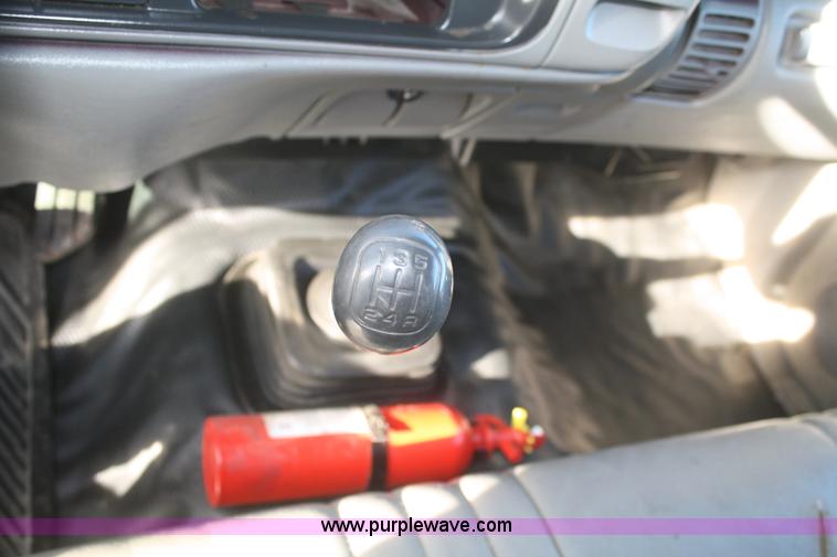 image for item D4719 2000 Chevrolet C3500 Crew Cab flatbed pickup truck