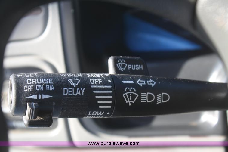 image for item D4719 2000 Chevrolet C3500 Crew Cab flatbed pickup truck