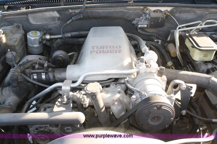 image for item D4719 2000 Chevrolet C3500 Crew Cab flatbed pickup truck