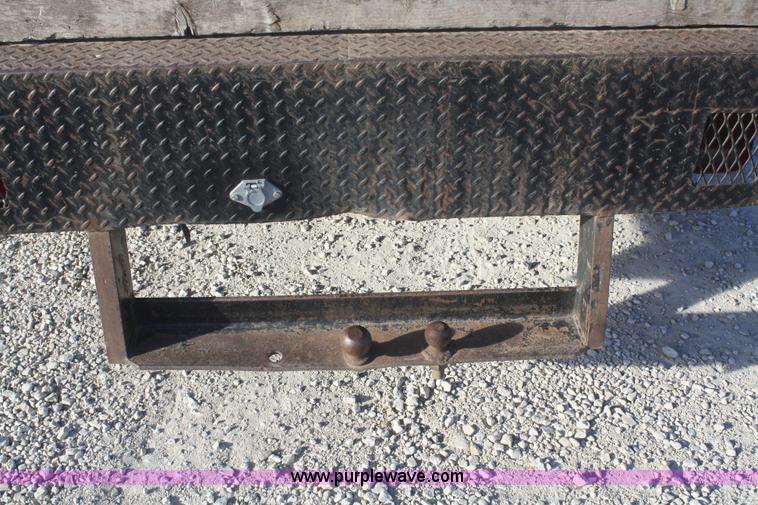 image for item D4719 2000 Chevrolet C3500 Crew Cab flatbed pickup truck