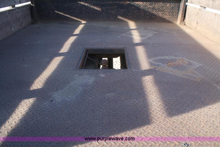 image for item D4719 2000 Chevrolet C3500 Crew Cab flatbed pickup truck