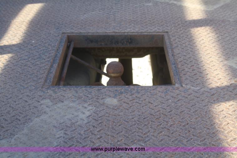 image for item D4719 2000 Chevrolet C3500 Crew Cab flatbed pickup truck