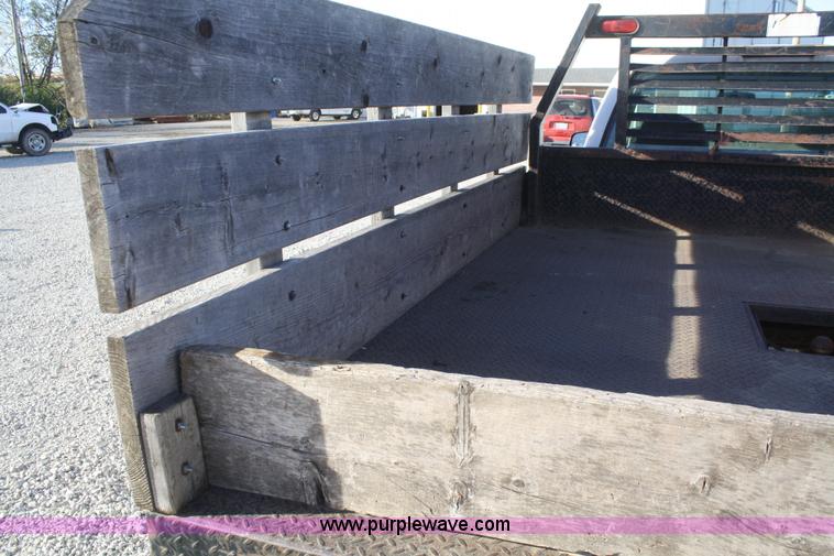 image for item D4719 2000 Chevrolet C3500 Crew Cab flatbed pickup truck