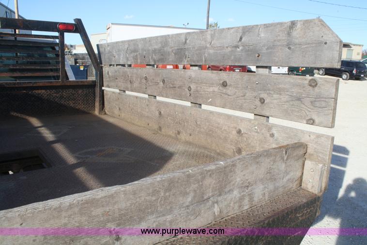 image for item D4719 2000 Chevrolet C3500 Crew Cab flatbed pickup truck