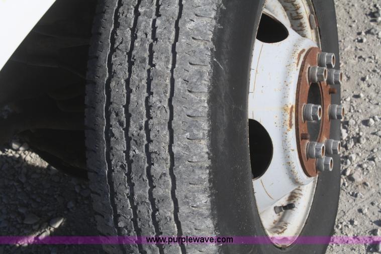 image for item D4719 2000 Chevrolet C3500 Crew Cab flatbed pickup truck