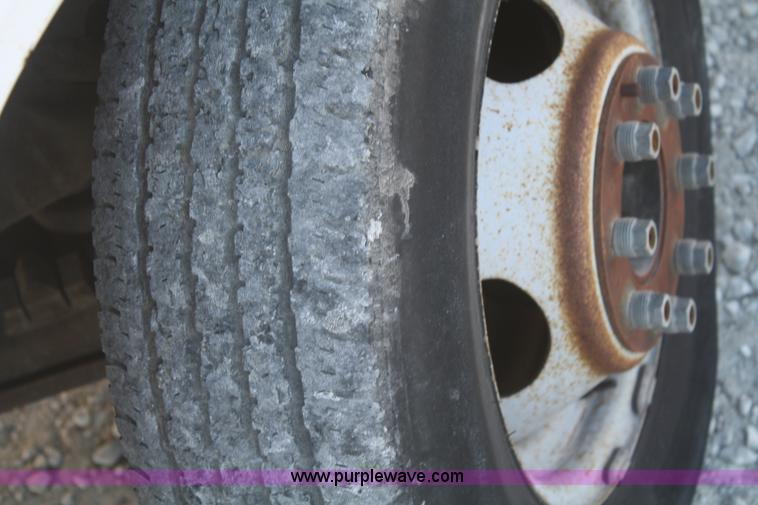 image for item D4719 2000 Chevrolet C3500 Crew Cab flatbed pickup truck